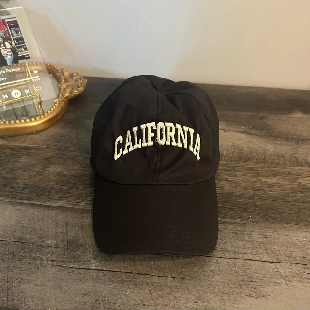 Letter Embroidery California Gold and Black Baseball Cap